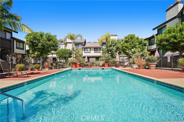 Detail Gallery Image 41 of 53 For 19355 Sherman Way #41,  Reseda,  CA 91335 - 2 Beds | 2/1 Baths
