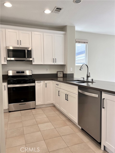 Detail Gallery Image 8 of 28 For 15 Rue Du Chateau, Aliso Viejo,  CA 92656 - 3 Beds | 2/1 Baths