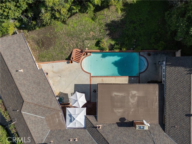 Detail Gallery Image 23 of 38 For 2072 Coldwater Canyon, Beverly Hills,  CA 90210 - 4 Beds | 4/1 Baths