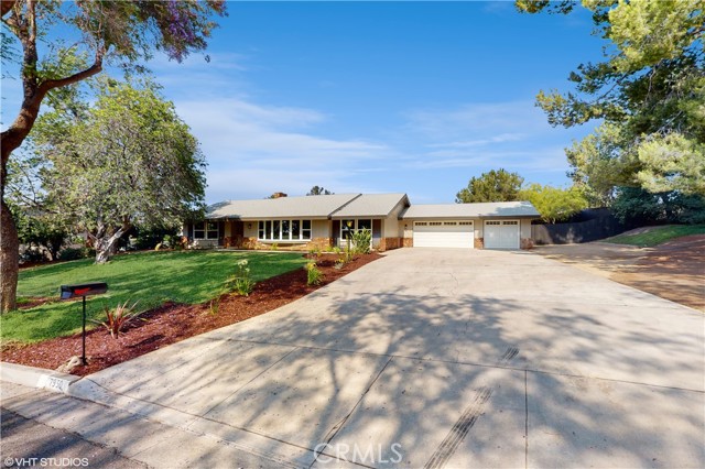 7950 Milligan Dr, Riverside, CA 92506