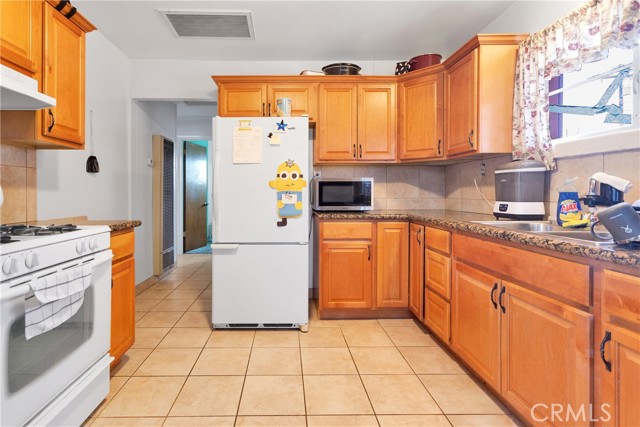 Detail Gallery Image 9 of 26 For 325 E Williams St, Yermo,  CA 92398 - 3 Beds | 2 Baths
