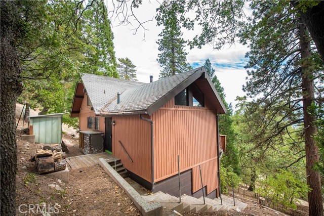 24 Fredalba, Running Springs, CA 92382