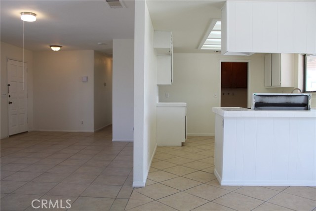Detail Gallery Image 7 of 33 For 14400 Woodland Dr, Victorville,  CA 92395 - 3 Beds | 2 Baths