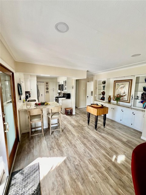 Image 21 of 45 For 215 Clearlake Circle 215