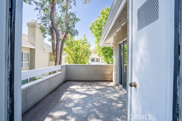 26129 Mcbean Pkwy, Valencia CA: https://media.crmls.org/medias/dc7d8c01-f7cb-4991-a602-f5ed72eb045d.jpg