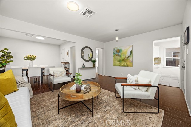 Detail Gallery Image 11 of 49 For 5052 Newcastle, Encino,  CA 91316 - 3 Beds | 2 Baths