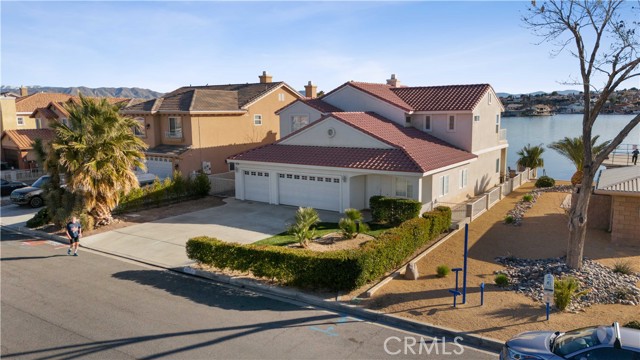 18075 Lakeview Drive, Victorville CA: https://media.crmls.org/medias/dc7db0fe-ad46-4b5a-a7c1-bb62da94d05c.jpg