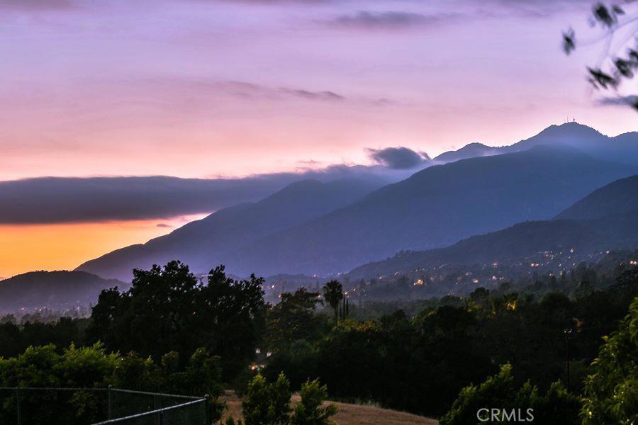 https://media.crmls.org/medias/dc7ded0c-5e0d-4597-829d-85b104dc7c13.jpg?preset=X-Large