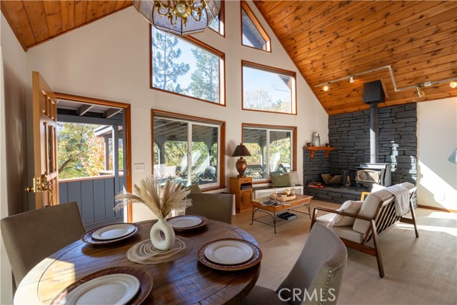 Detail Gallery Image 4 of 43 For 6301 Cedar Ave, Angelus Oaks,  CA 92305 - 2 Beds | 2 Baths