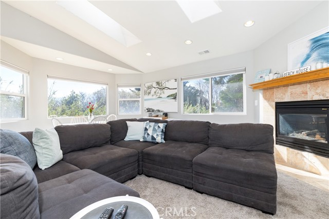 Detail Gallery Image 3 of 30 For 410 Island St, Morro Bay,  CA 93442 - 3 Beds | 2/1 Baths