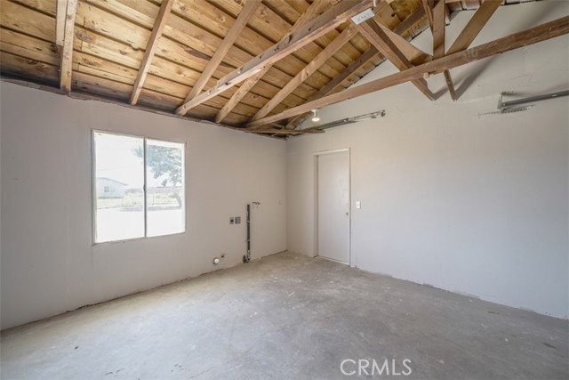 Detail Gallery Image 15 of 17 For 12407 Tonikan Rd, Apple Valley,  CA 92308 - 3 Beds | 2/1 Baths