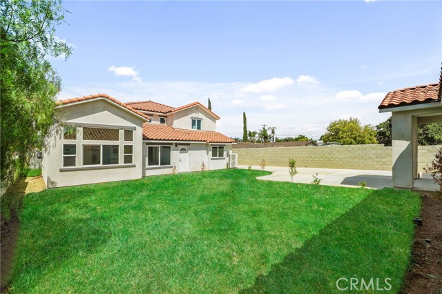 Detail Gallery Image 2 of 9 For 15931 Los Cedros #B,  Fontana,  CA 92336 - 3 Beds | 2 Baths