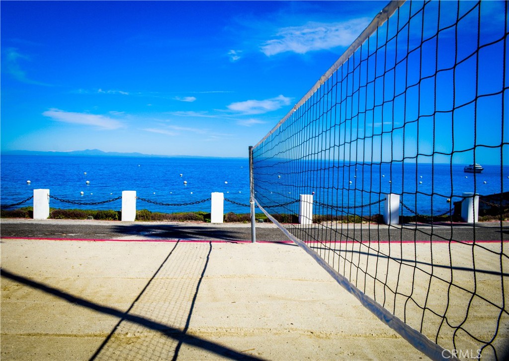 https://media.crmls.org/medias/dc7ee300-db28-4e6c-9575-9ac87778dc62.jpg?preset=X-Large