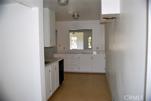 926 Newport Avenue, Long Beach CA: https://media.crmls.org/medias/dc7f2af8-f476-4953-8ed5-5619e5749b06.jpg