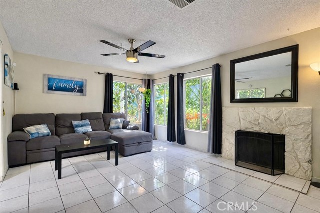 Detail Gallery Image 2 of 26 For 9053 Willis, Panorama City,  CA 91402 - 2 Beds | 2 Baths