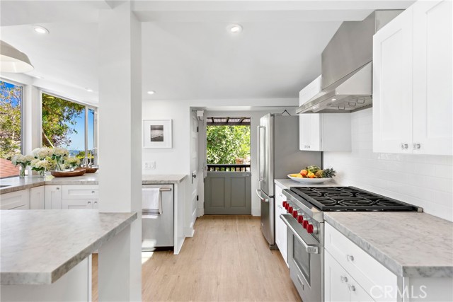 592 Bluebird Canyon Drive, Laguna Beach CA: https://media.crmls.org/medias/dc807313-c033-4e96-842e-dcc2b4556a5c.jpg