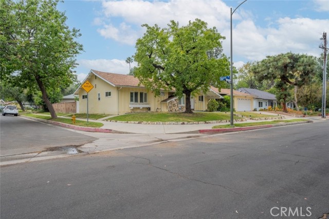 Detail Gallery Image 32 of 32 For 23100 Mulholland Dr, Woodland Hills,  CA 91364 - 4 Beds | 2 Baths