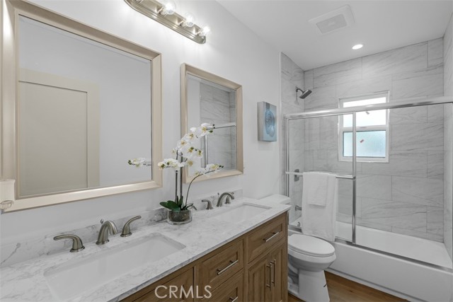 433 N Buena Vista Street, Burbank CA: https://media.crmls.org/medias/dc80b1fb-267c-4a82-88d0-9e1c9d80ea56.jpg