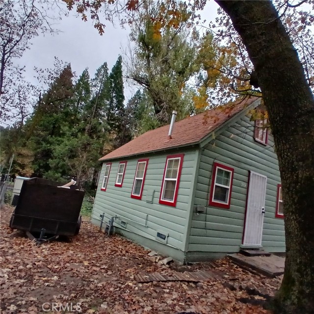 Detail Gallery Image 3 of 22 For 369 Log Ln, Crestline,  CA 92325 - 1 Beds | 1 Baths