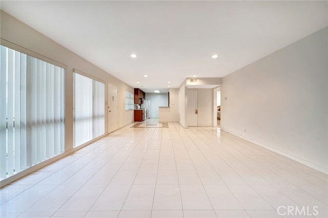 5315 Zelzah Avenue, Encino CA: https://media.crmls.org/medias/dc81302f-5580-4057-87b4-3d0466b94b1b.jpg