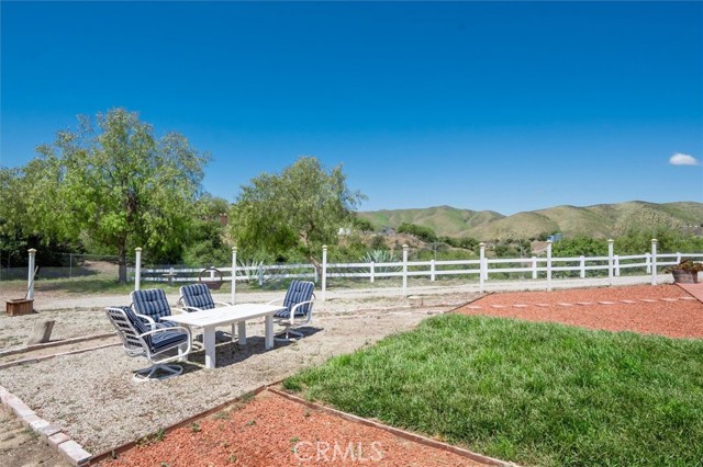 13700 Summit Knoll Road, Agua Dulce CA: https://media.crmls.org/medias/dc818404-d322-440d-8653-d7b1010c3ff9.jpg