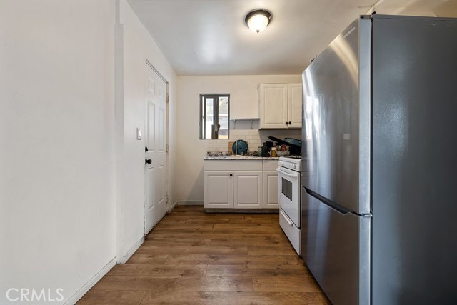 182 E McFarlane Street, Ventura CA: https://media.crmls.org/medias/dc81baae-ea60-4dbd-a742-03fcca4dfd98.jpg