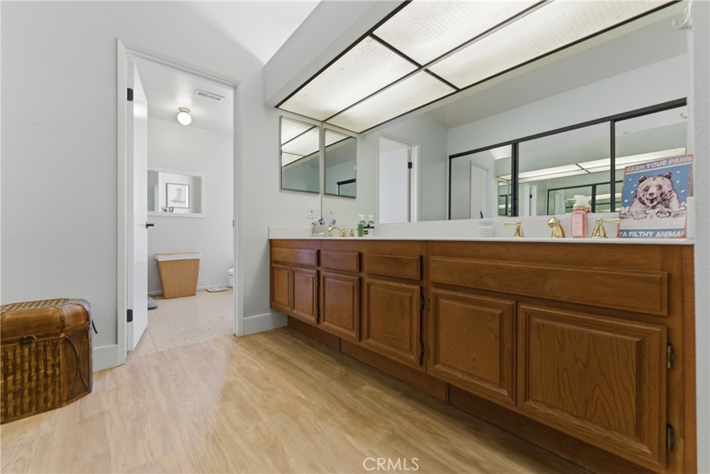 https://media.crmls.org/medias/dc81fd0d-b833-48ba-9dce-1ec547230a39.jpg?preset=X-Large