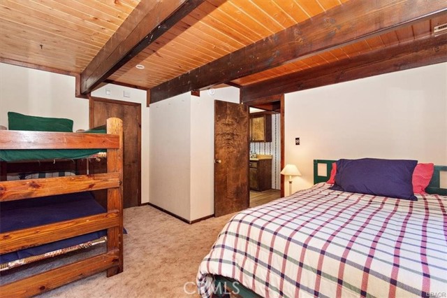 Detail Gallery Image 12 of 29 For 40133 Mahanoy Ln, Big Bear Lake,  CA 92315 - 4 Beds | 2 Baths