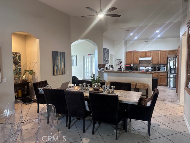 Detail Gallery Image 5 of 21 For 735 Rembrandt Cir, Corona,  CA 92882 - 4 Beds | 2 Baths