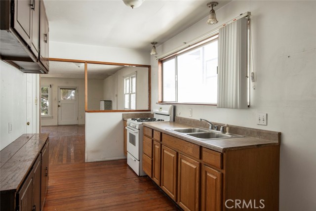 808 El Redondo Avenue, Redondo Beach CA: https://media.crmls.org/medias/dc83a70f-9989-4903-acab-c76cbe6c6a76.jpg
