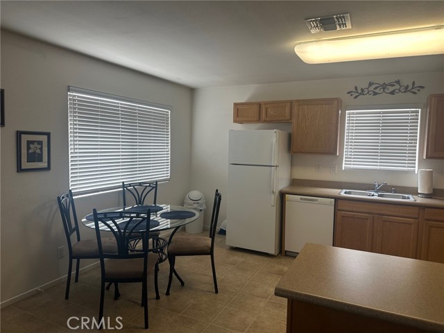 73482 Desert Trail Drive,  CA: https://media.crmls.org/medias/dc848f27-0c19-446b-9615-8abd62329c5c.jpg