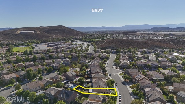 31659 Rosales Avenue, Murrieta CA: https://media.crmls.org/medias/dc854a5f-4934-4fb0-a8f7-648e1864103f.jpg