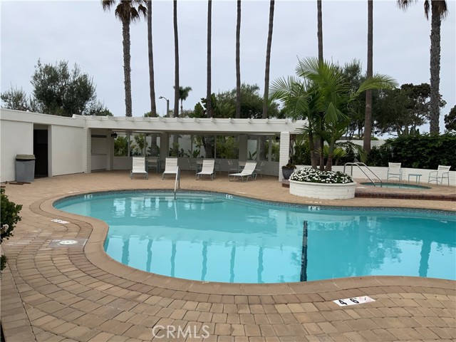 737 Avocado Avenue, Corona del Mar CA: https://media.crmls.org/medias/dc85b34e-1c8d-4fcf-a0e0-edb0cfd5ef9c.jpg