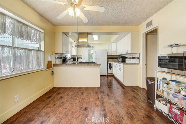 Detail Gallery Image 17 of 38 For 121 W Citron St, Corona,  CA 92882 - 3 Beds | 2 Baths