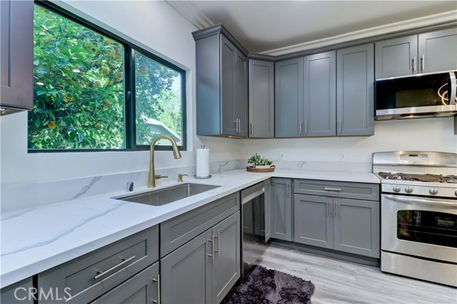 Detail Gallery Image 15 of 73 For 223 N. St. Andrews, Los Angeles,  CA 90004 - 7 Beds | 6/1 Baths