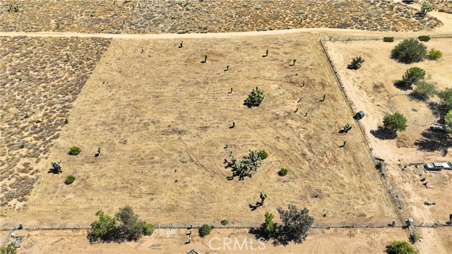 0 Bandicoot Trail, Oak Hills CA: https://media.crmls.org/medias/dc87092c-c76a-4175-9461-bc4fa9ab4070.jpg