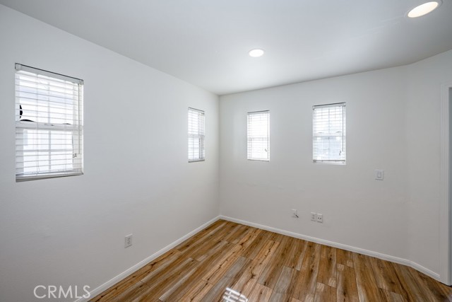 Detail Gallery Image 23 of 34 For 23321 Beachcomber Ln, Valencia,  CA 91355 - 4 Beds | 2/1 Baths