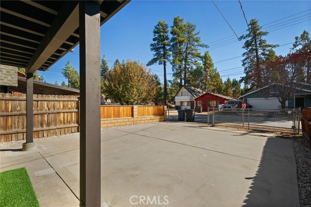 Detail Gallery Image 4 of 35 For 909 W Country Club Bld, Big Bear City,  CA 92314 - 2 Beds | 1 Baths