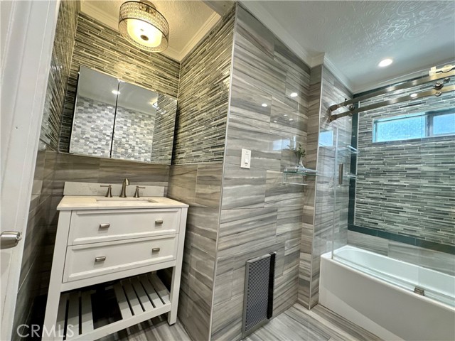 3689 S Victoria Avenue, Los Angeles CA: https://media.crmls.org/medias/dc89bc0a-bddf-454b-bd09-daf35d846bf7.jpg