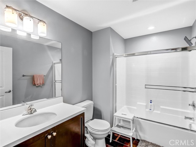 Detail Gallery Image 9 of 26 For 12922 Union #302,  Hawthorne,  CA 90250 - 2 Beds | 2 Baths
