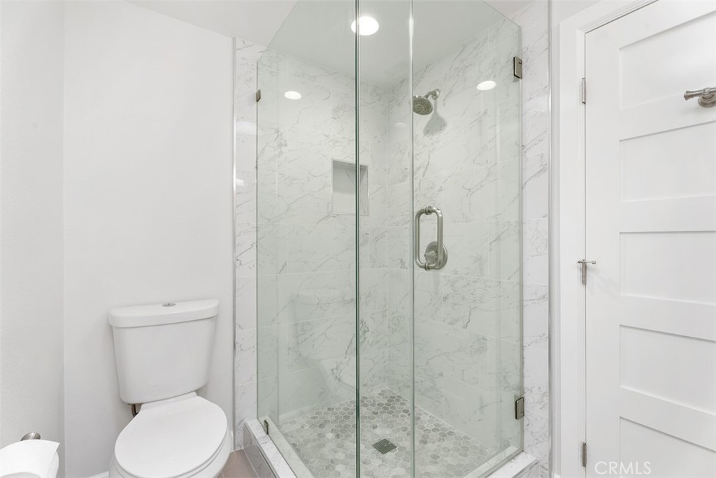 https://media.crmls.org/medias/dc8c72d8-93d3-4391-b2b5-850746746d3b.jpg?preset=X-Large