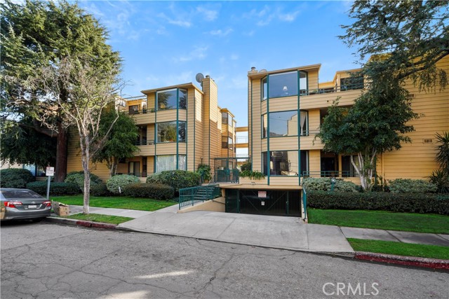 Detail Gallery Image 1 of 1 For 350 W Loraine St #206,  Glendale,  CA 91202 - 2 Beds | 2/1 Baths