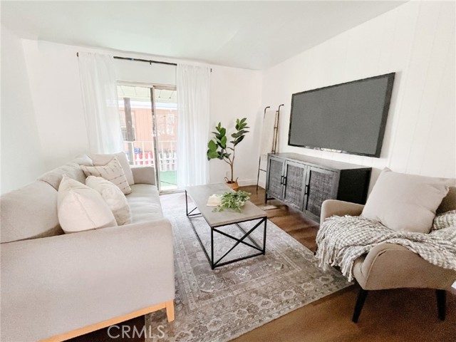 Detail Gallery Image 6 of 8 For 300 N Rampart St #127,  Orange,  CA 92868 - 4 Beds | 2 Baths