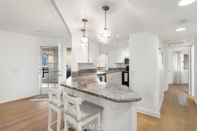 Detail Gallery Image 13 of 41 For 400 Lake St #208, Huntington Beach,  CA 92648 - 2 Beds | 2 Baths