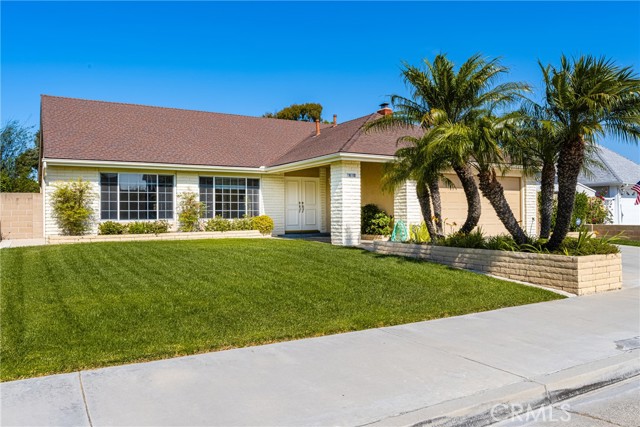 Detail Gallery Image 4 of 44 For 17651 Falkirk Ln, Huntington Beach,  CA 92649 - 4 Beds | 2 Baths
