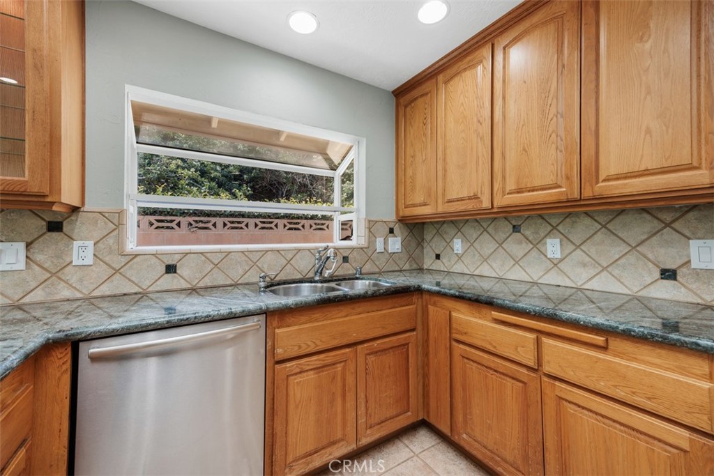 1075 La Reina - photo 10