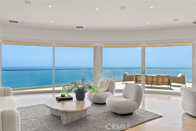 900 Gainsborough Drive, Laguna Beach CA: https://media.crmls.org/medias/dc8f71cf-ae5a-4d9e-8ede-77ede35922ba.jpg