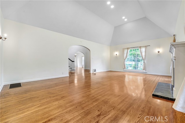 816 S Longwood, Los Angeles CA: https://media.crmls.org/medias/dc914eaa-7f83-410f-b6ca-5f44eb305023.jpg