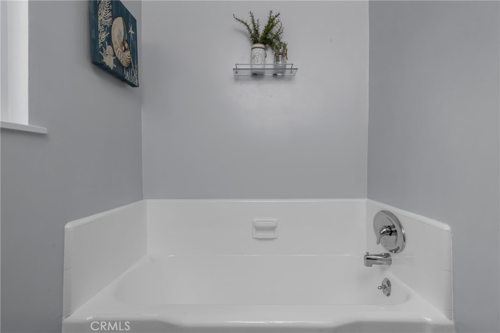 https://media.crmls.org/medias/dc91a29f-55bf-4f63-8779-ac714e2efc10.jpg?preset=X-Large