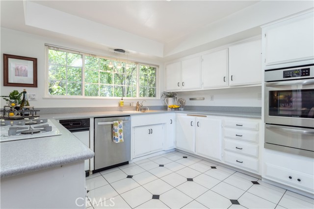 Detail Gallery Image 16 of 35 For 18157 Donmetz St, Porter Ranch,  CA 91326 - 3 Beds | 2 Baths